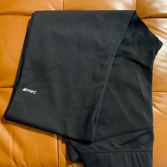 MEC walking/ jogging/ yoga leggings - Picture 6 of 6